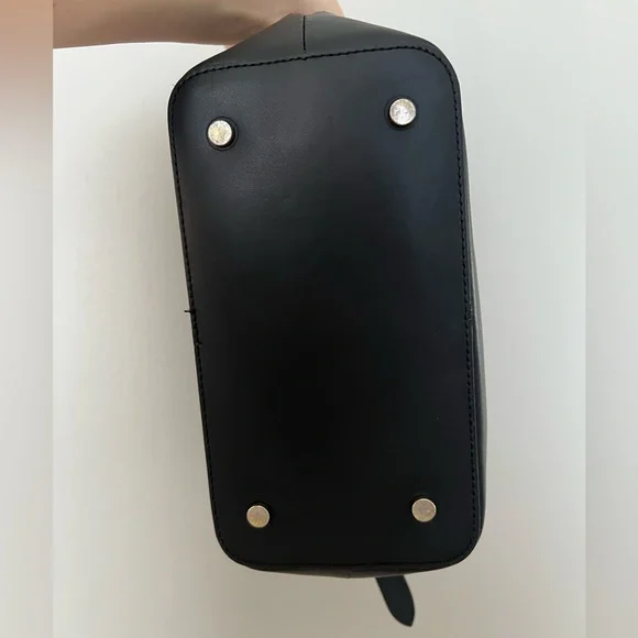 Valentina Fiore Woven Italian Leather
Bucket Handbag - Picture 5 of 7